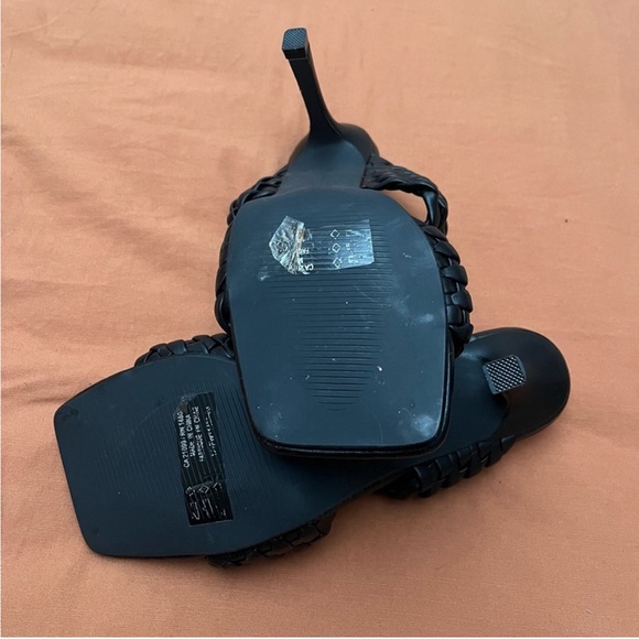 Black Woven Slip on sandals - Picture 2 of 4